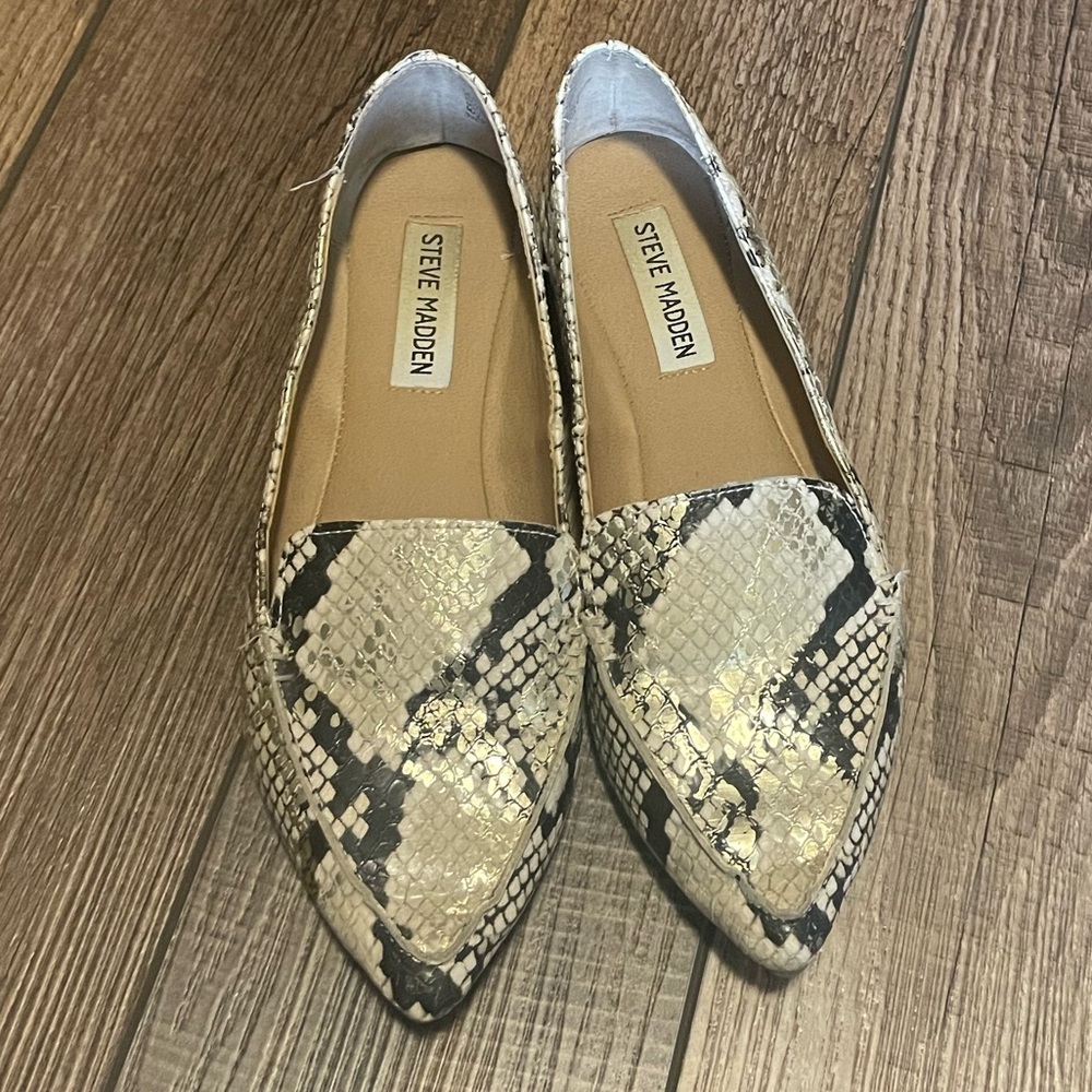 Steve Madden feather loafer size 6 snakeskin
